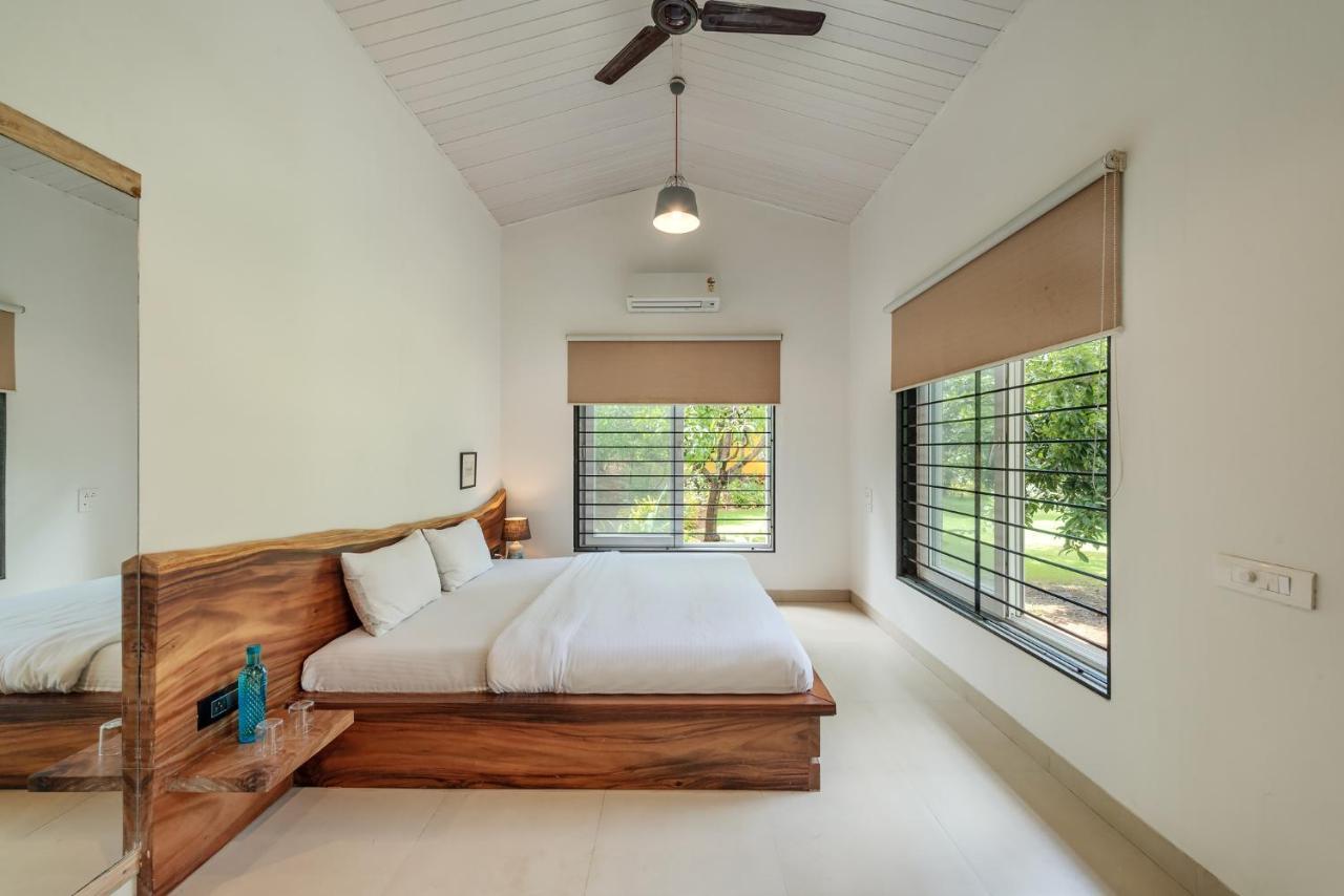 Saffronstays Casa Manga, Karjat - Pet-Friendly Pool Villa Near Nd'S Film World And Saltt Bagian luar foto